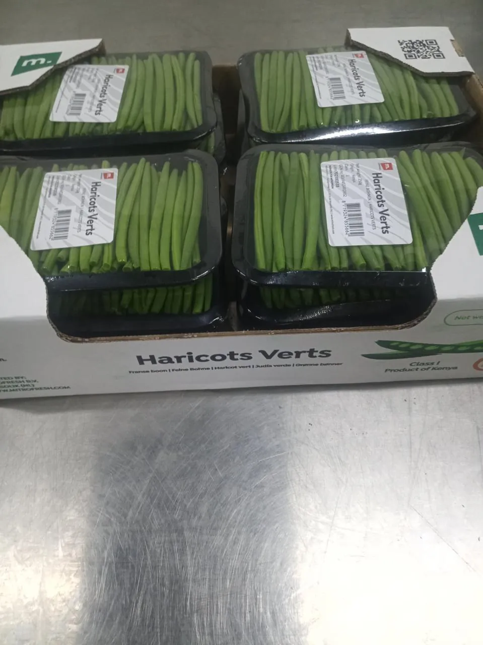 Packed green beans in retail punnets